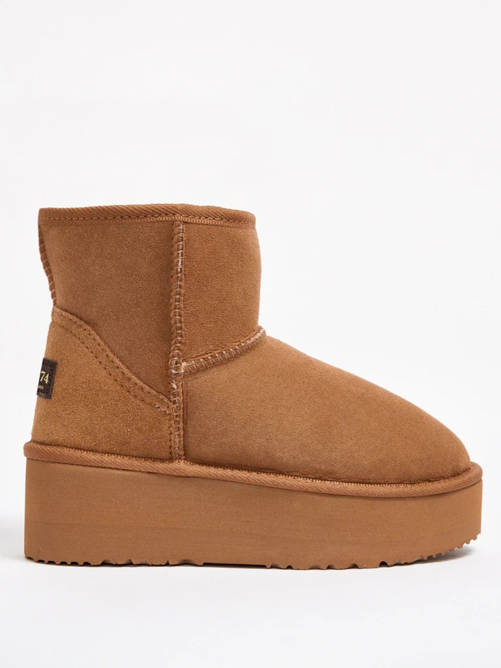 UGG Since 1974 
Women’s Classic Mini Platform 
 - Chestnut